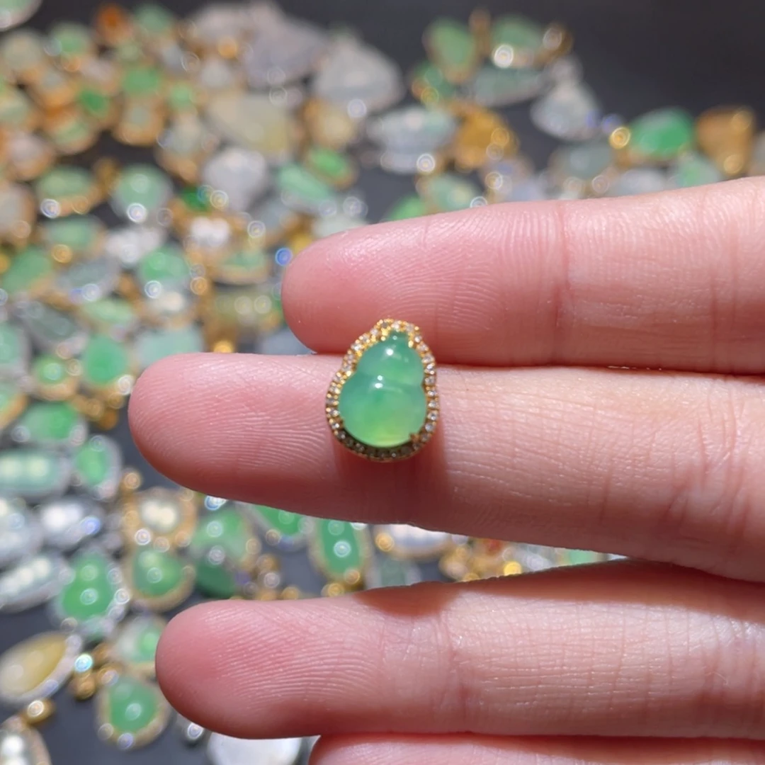 【闪购商品】翡翠戒指18K金镶嵌吊坠