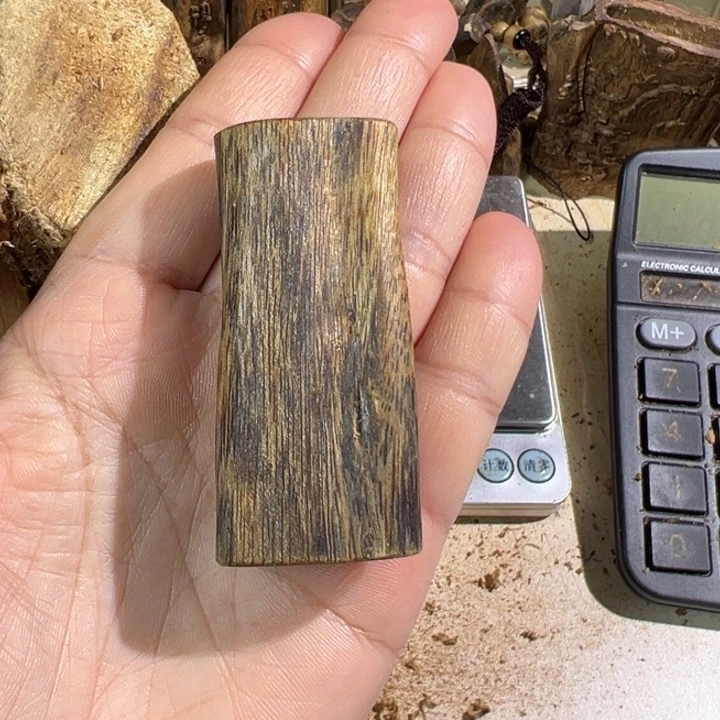 沉香吊坠紫棋楠沉香吊坠14.7克