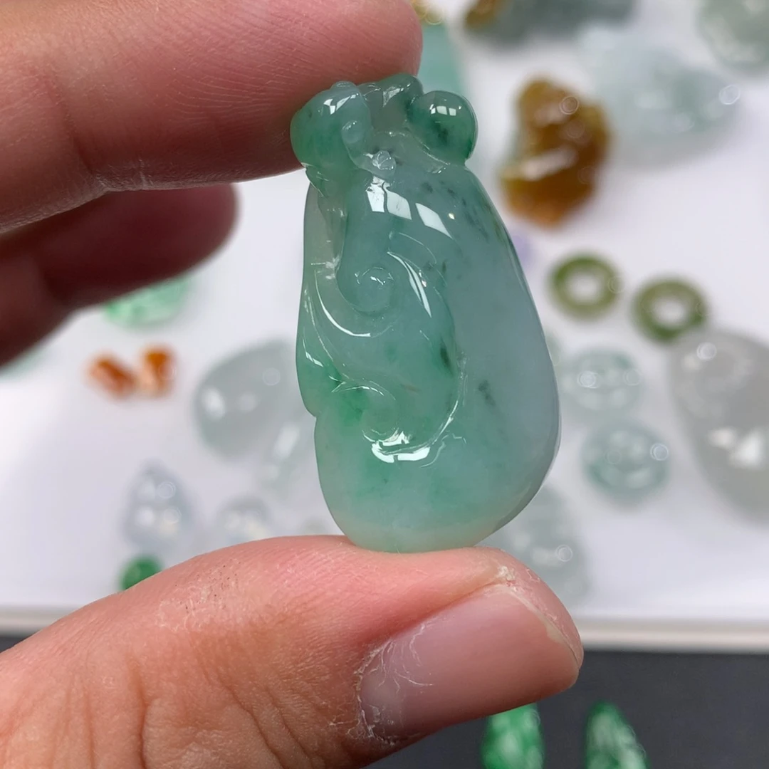 吊坠(不含链)未镶嵌翡翠