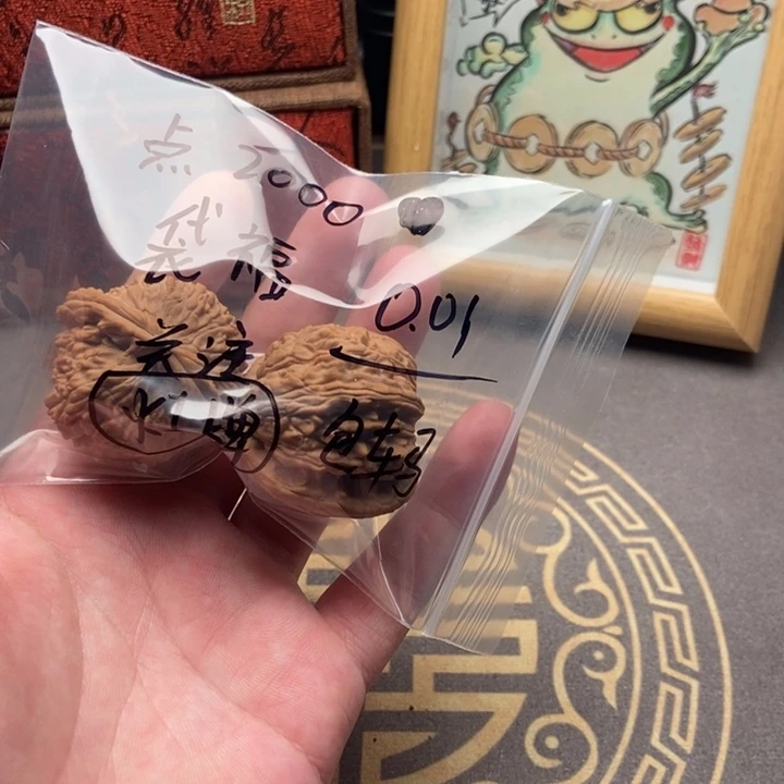 不***️文玩核桃吊坠白狮子