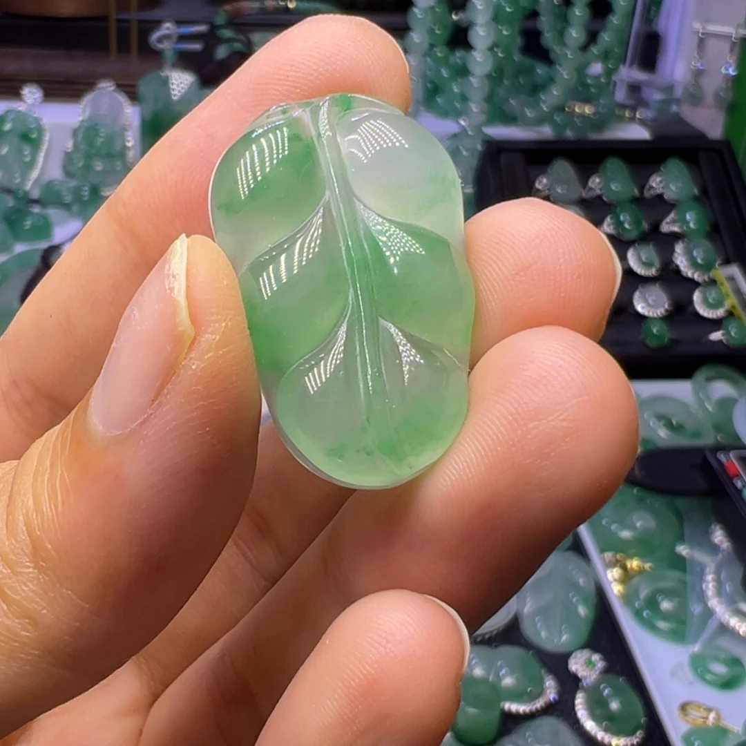 石英质玉（非洲翠）未镶嵌颈饰