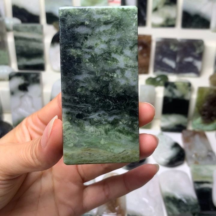 独山玉未镶嵌颈饰