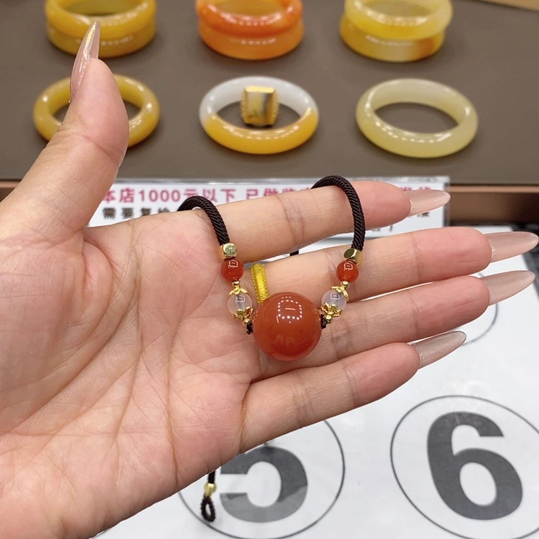 石英岩玉未镶嵌颈饰