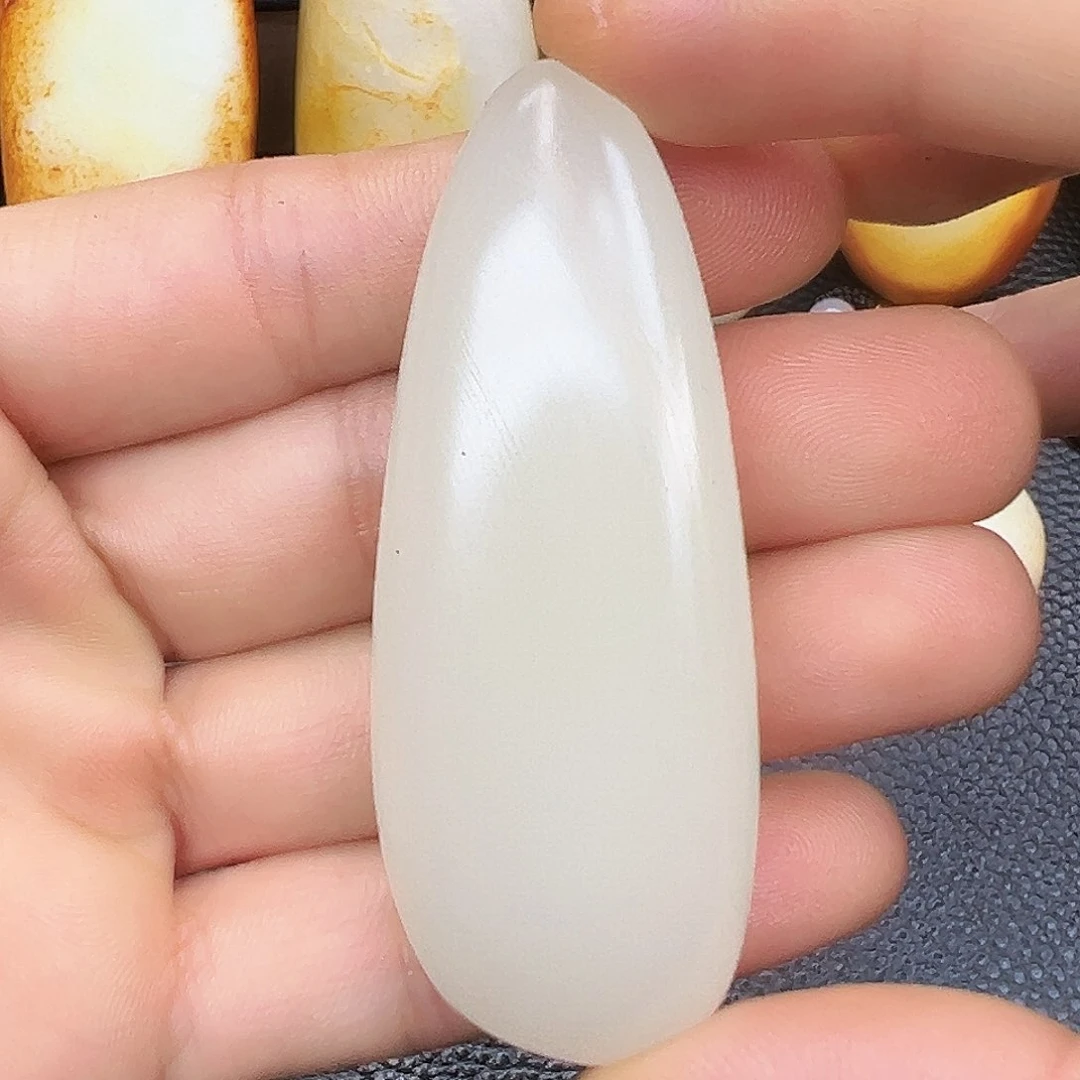 和田玉未镶嵌珠宝半成品