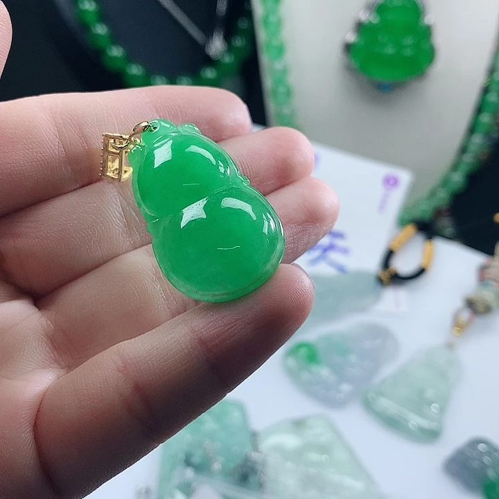 翡翠未镶嵌吊坠(赠链)