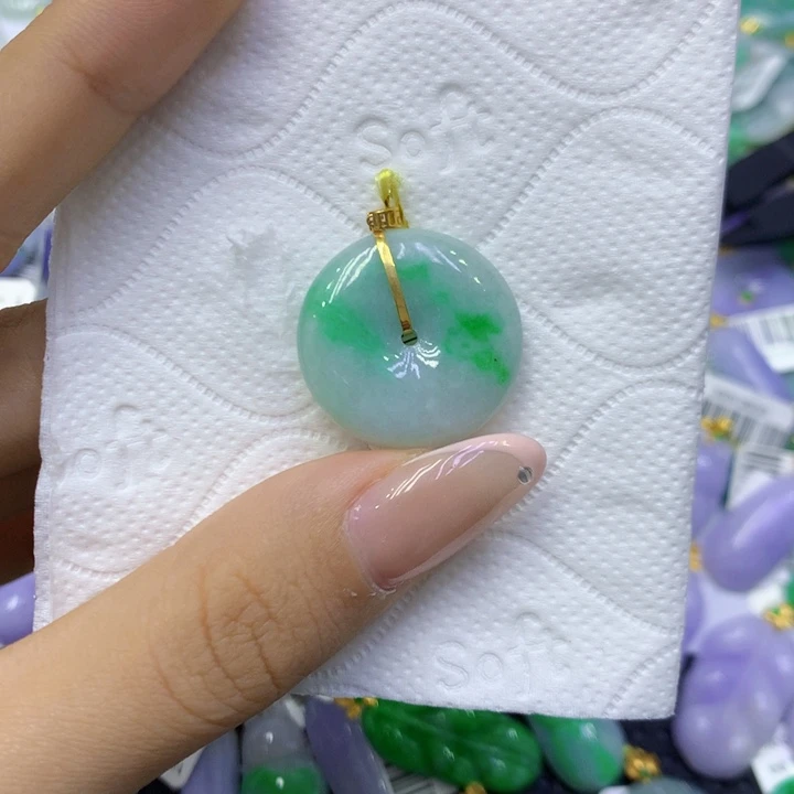 颈饰18K金镶嵌翡翠