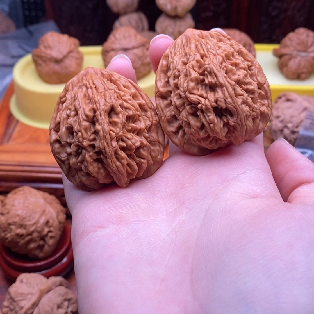 文玩核桃吊坠虎头