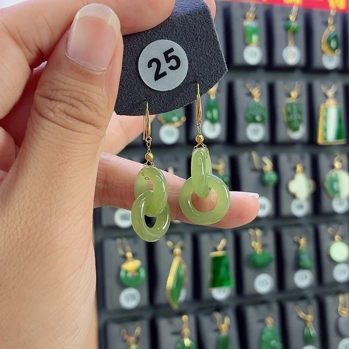 18K金镶嵌和田玉耳饰