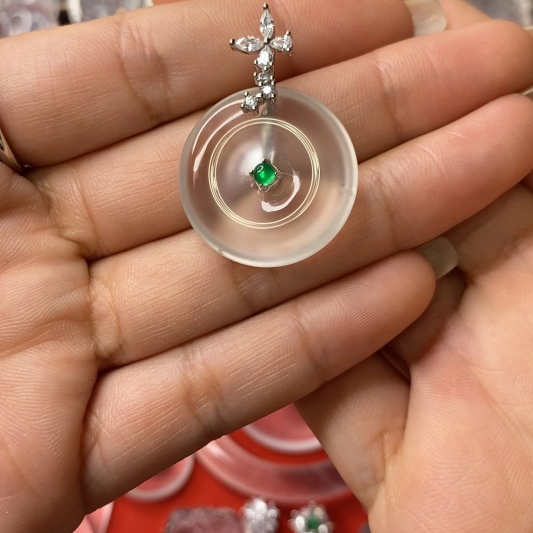 石英质玉未镶嵌吊坠