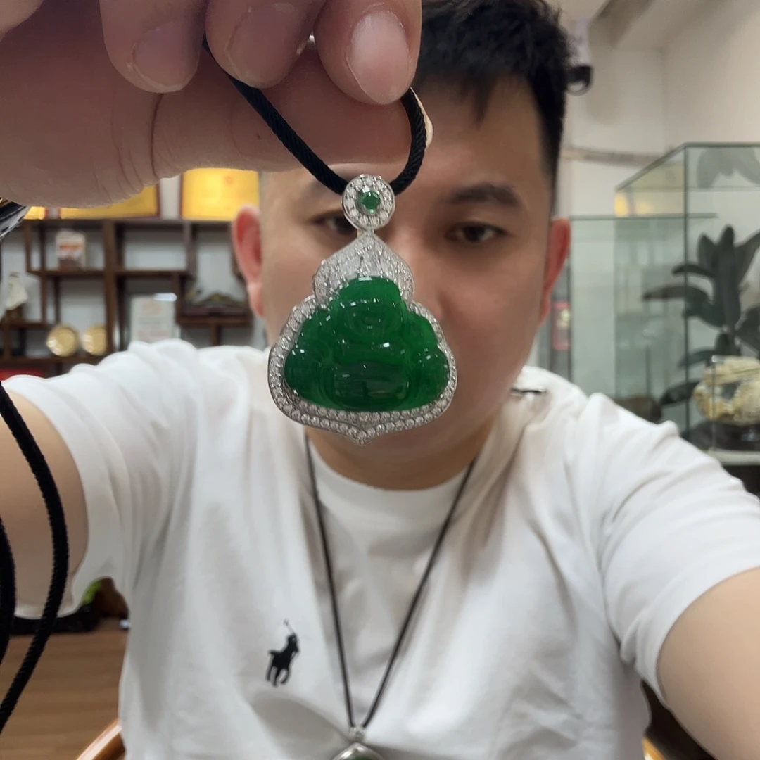 翡翠未镶嵌颈饰旅途