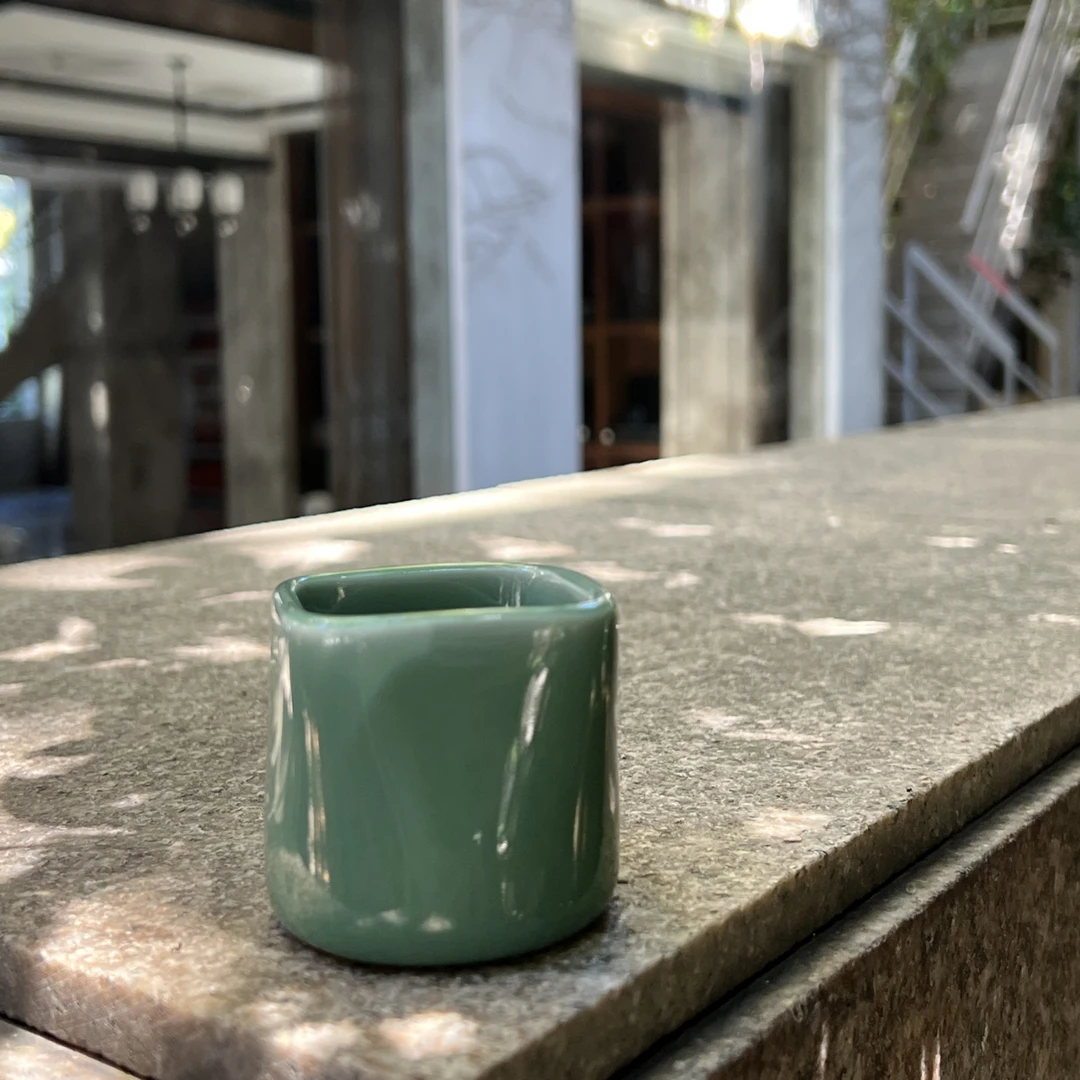 特价龙泉青瓷吴勇板指杯功夫茶杯梅子青茶具主人杯复古陶瓷