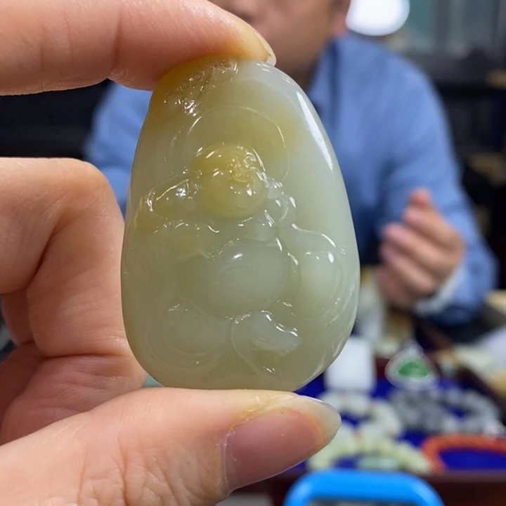 永***宏和田玉未镶嵌颈饰