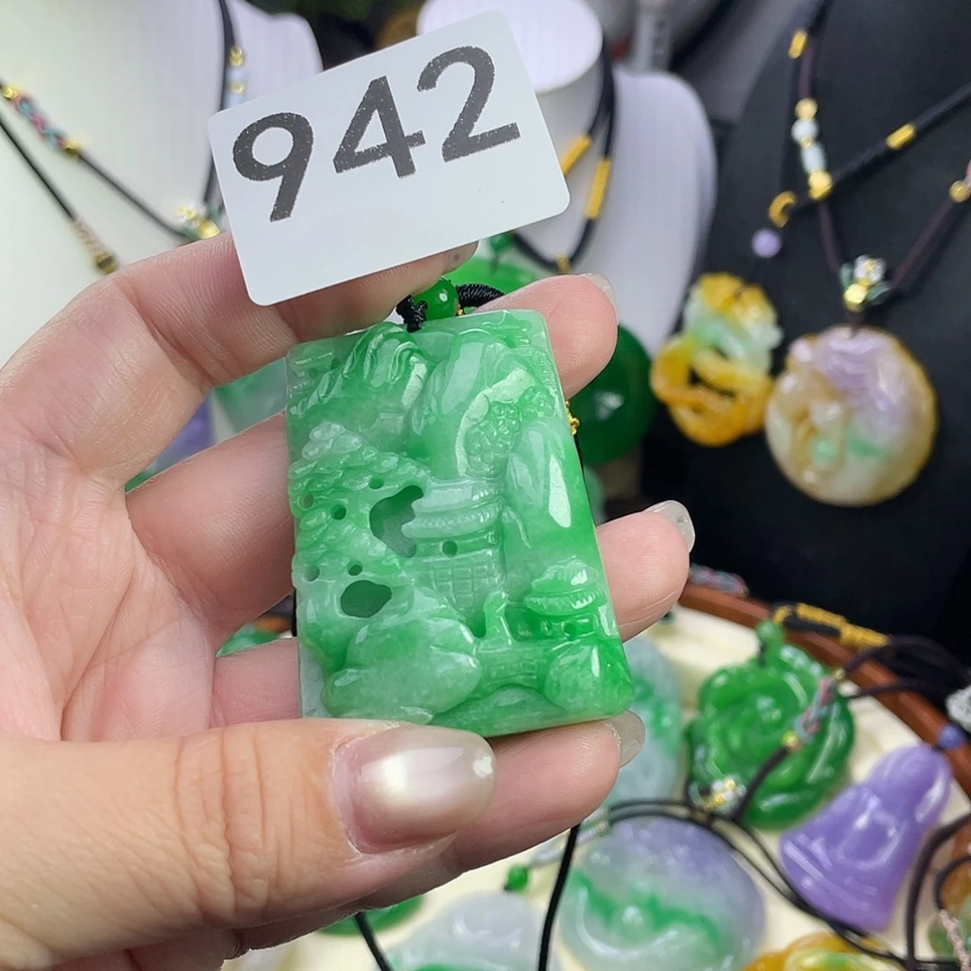 翡翠未镶嵌吊坠(赠链)
