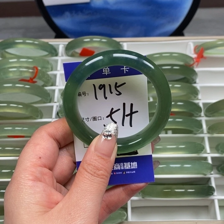 蛇纹石玉手镯未镶嵌落**根