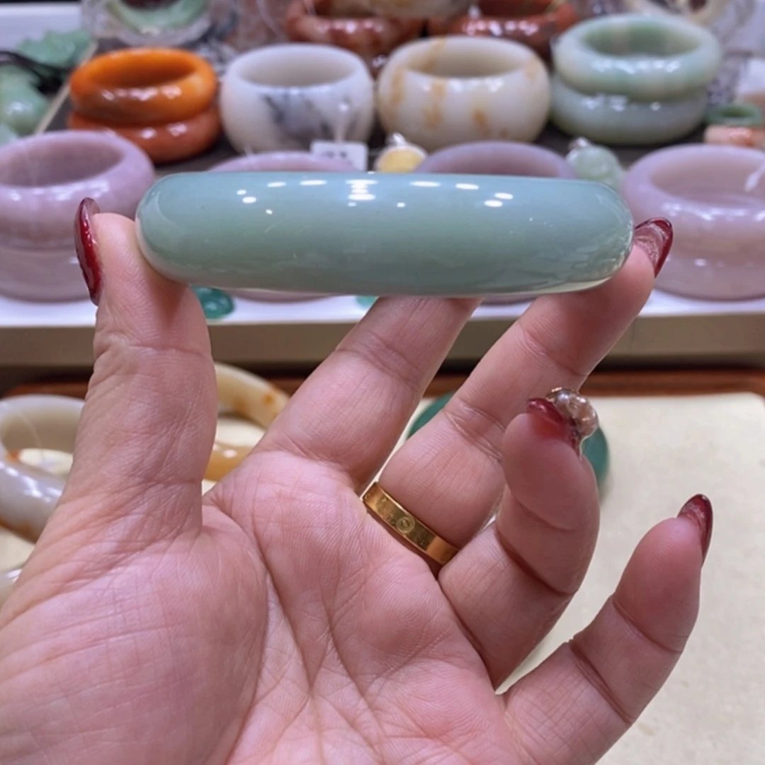 【闪购商品】未镶嵌手镯石英质玉人**梦