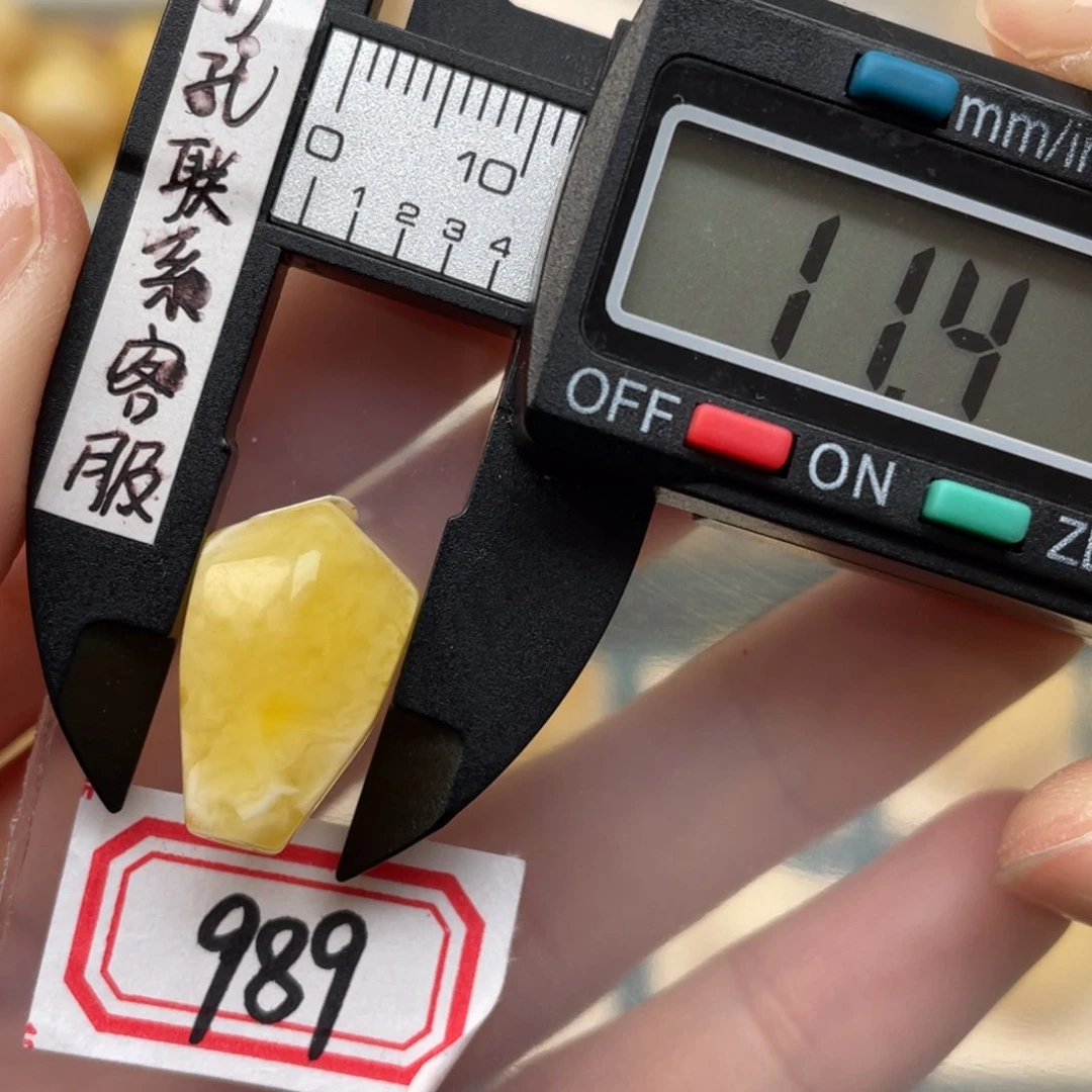 蜜蜡裸石未镶嵌蜜蜡