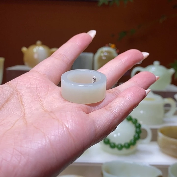 未镶嵌和田玉摆件高青白戒环21mm