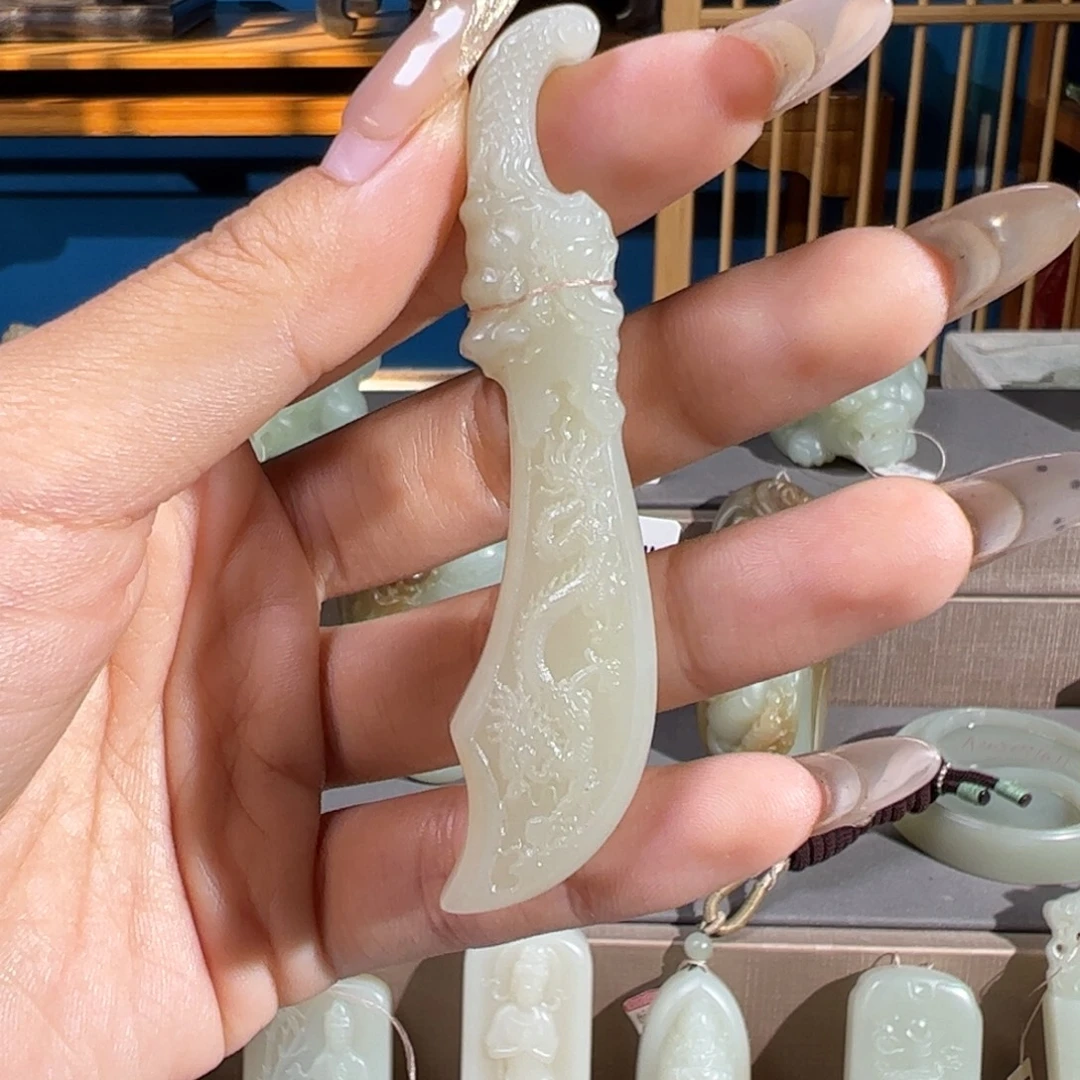颈饰未镶嵌和田玉（糖玉）