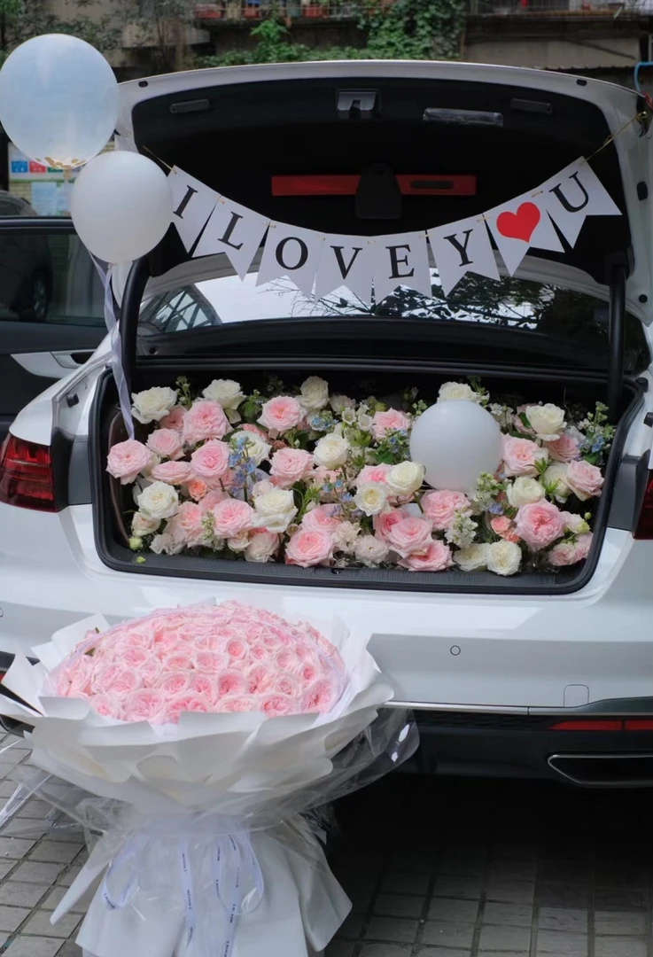 后备箱鲜花布置求婚惊喜
