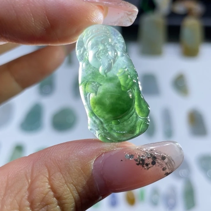 翡翠未镶嵌颈饰米爷