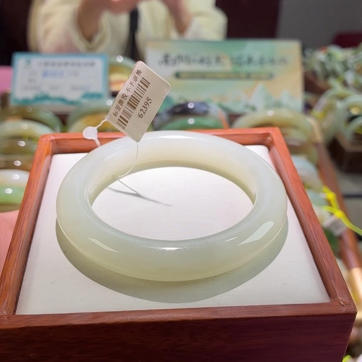 和田玉未镶嵌手镯11。56/57