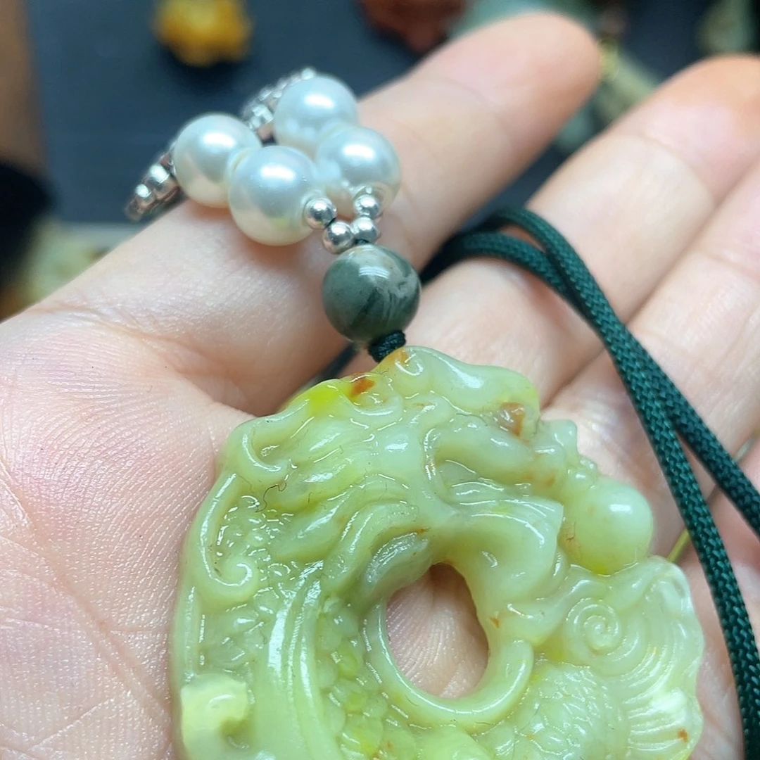 未镶嵌蛇纹石玉颈饰