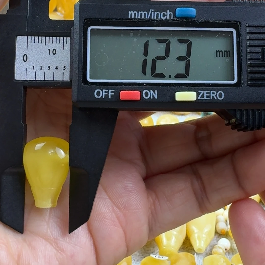 蜜蜡未镶嵌裸石32杂