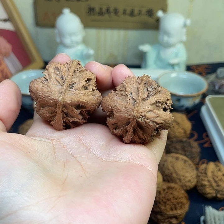 文玩核桃把件56、秋子40