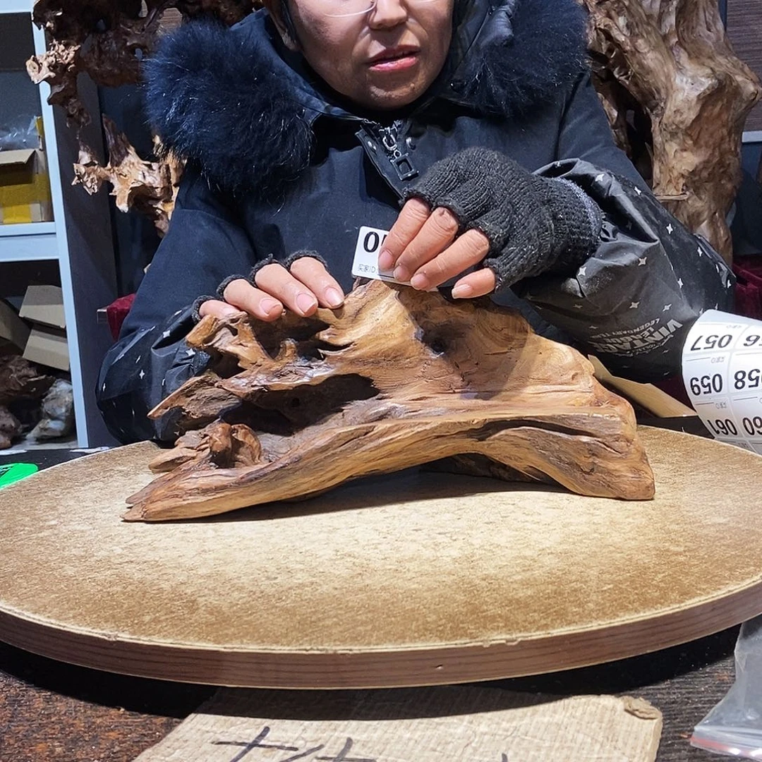 乐***石055。株木随行根艺