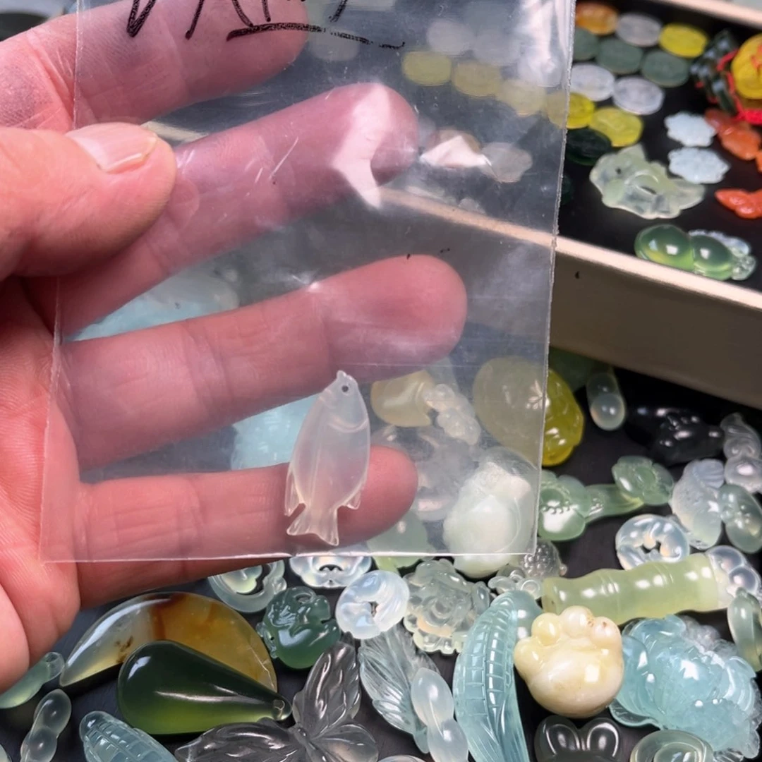 蛇纹石玉原石未镶嵌铁**子