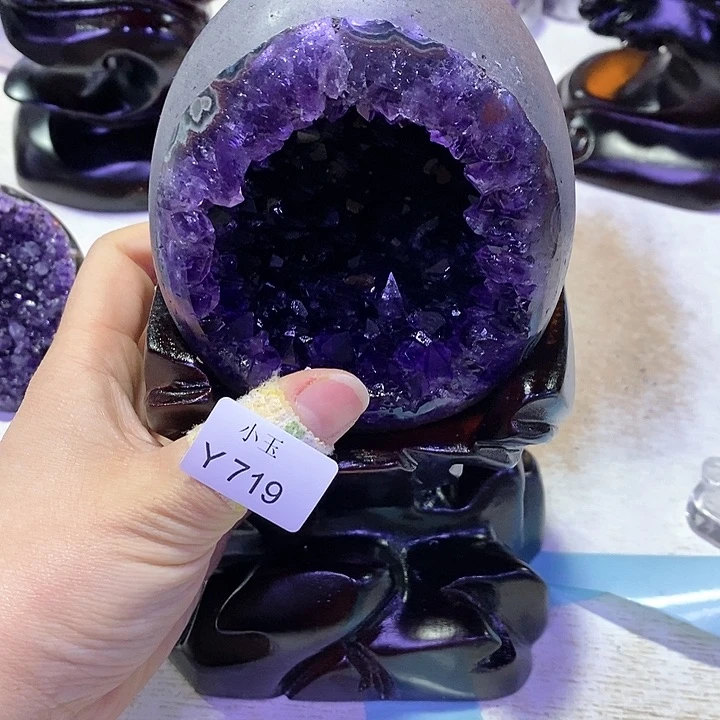 水晶摆件未镶嵌居**人摆件