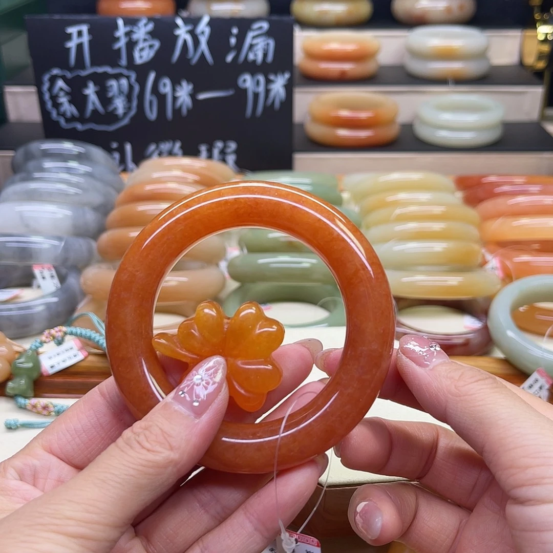 静***然石英质玉未镶嵌手镯