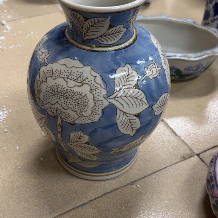 瓷片微瑕陶瓶。。。。。。。。。。。。