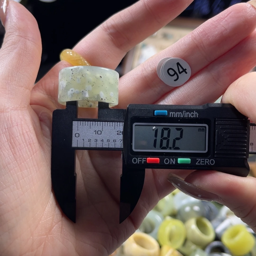 蛇纹石玉未镶嵌戒指