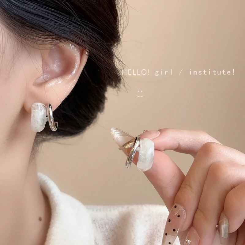 合金仿水晶耳饰 冰萃碧落蓝色C型耳环女小众设计感冰透感耳钉高级