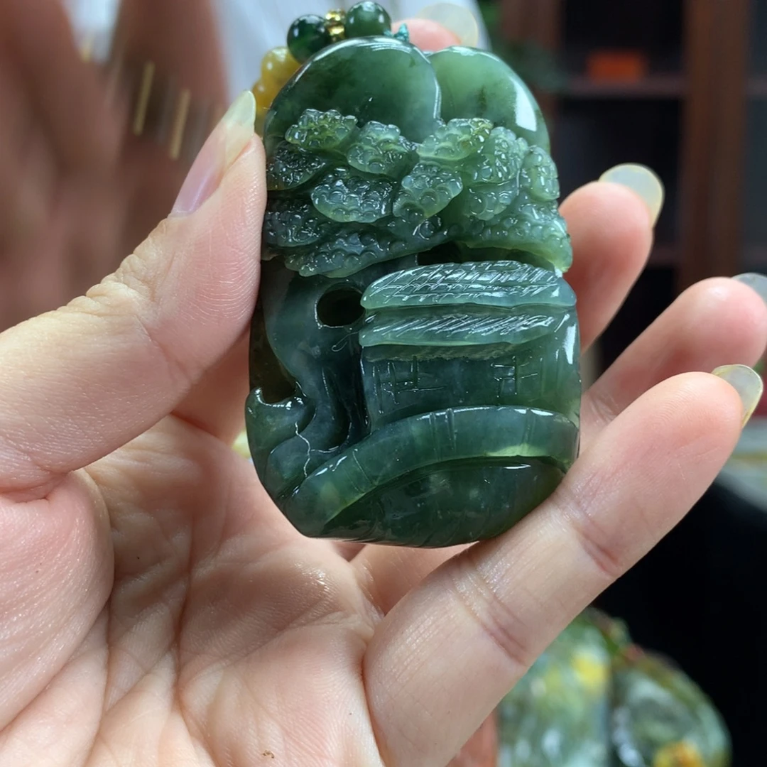 蛇纹石玉未镶嵌颈饰