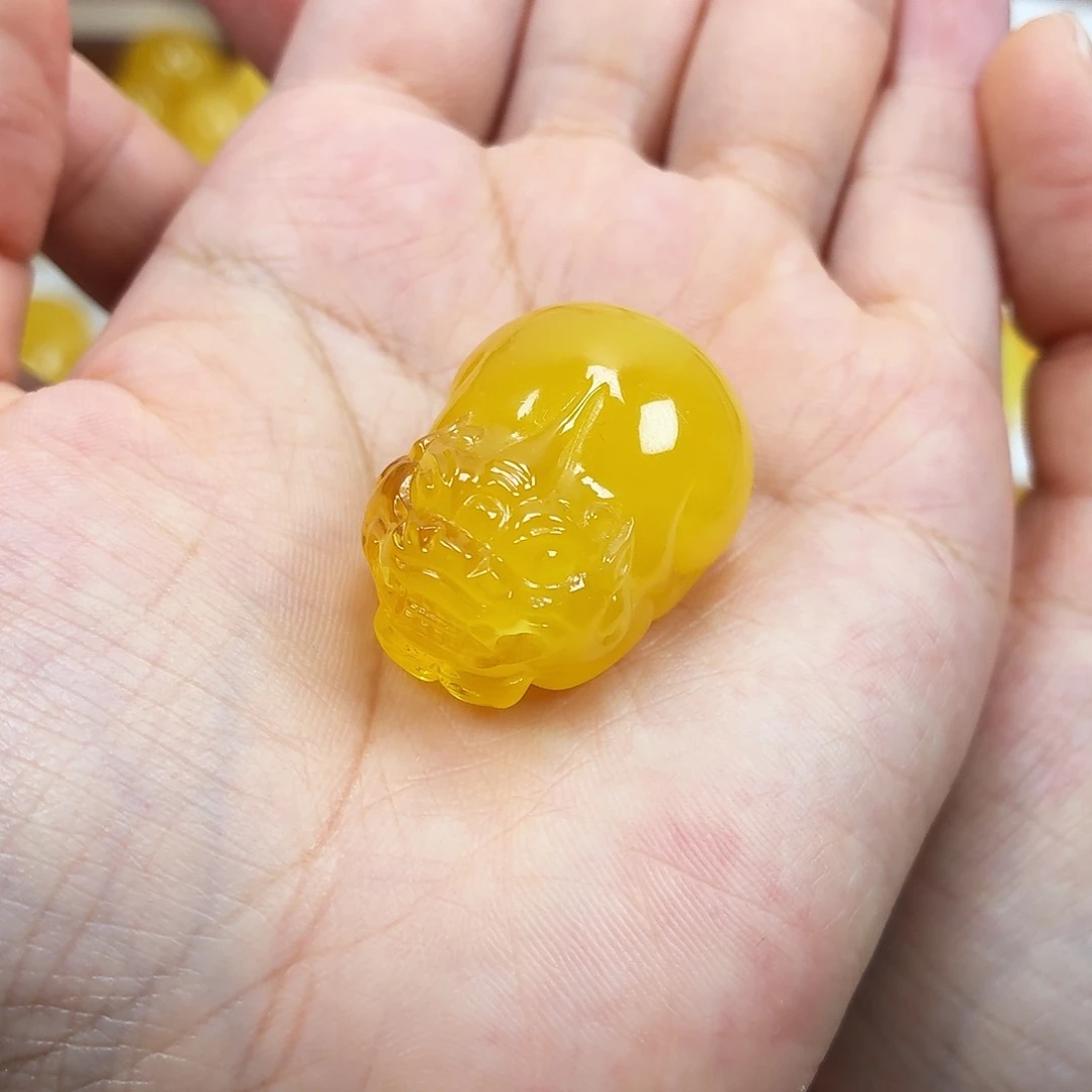 蜜蜡颈饰未镶嵌俄料妖花貔貅