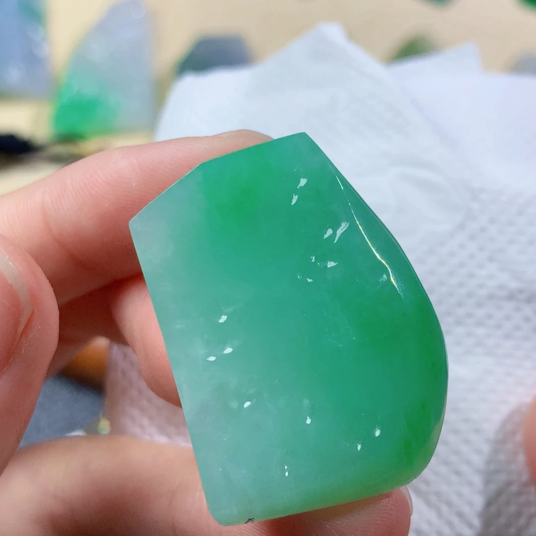 翡翠未镶嵌吊坠(赠链) 1888