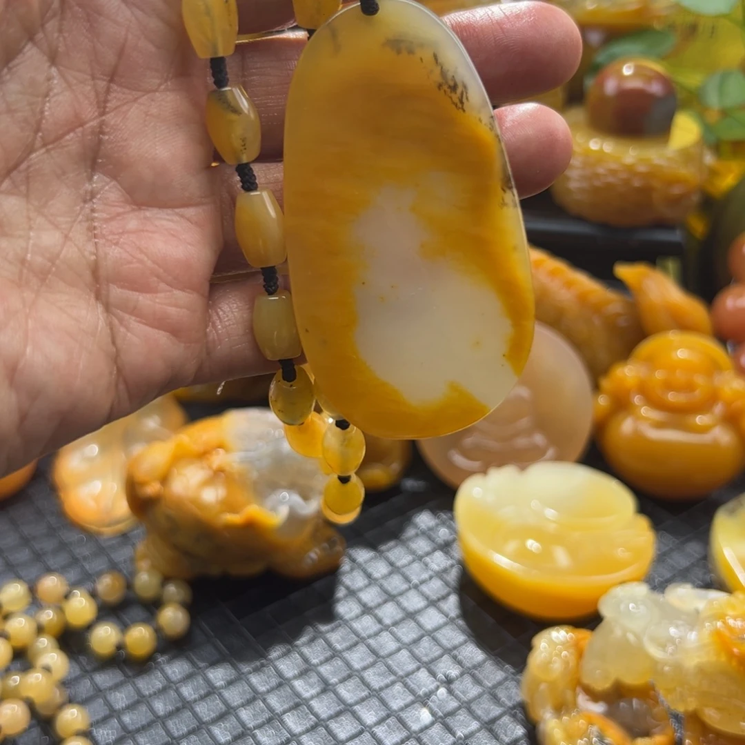 石英质玉未镶嵌颈饰