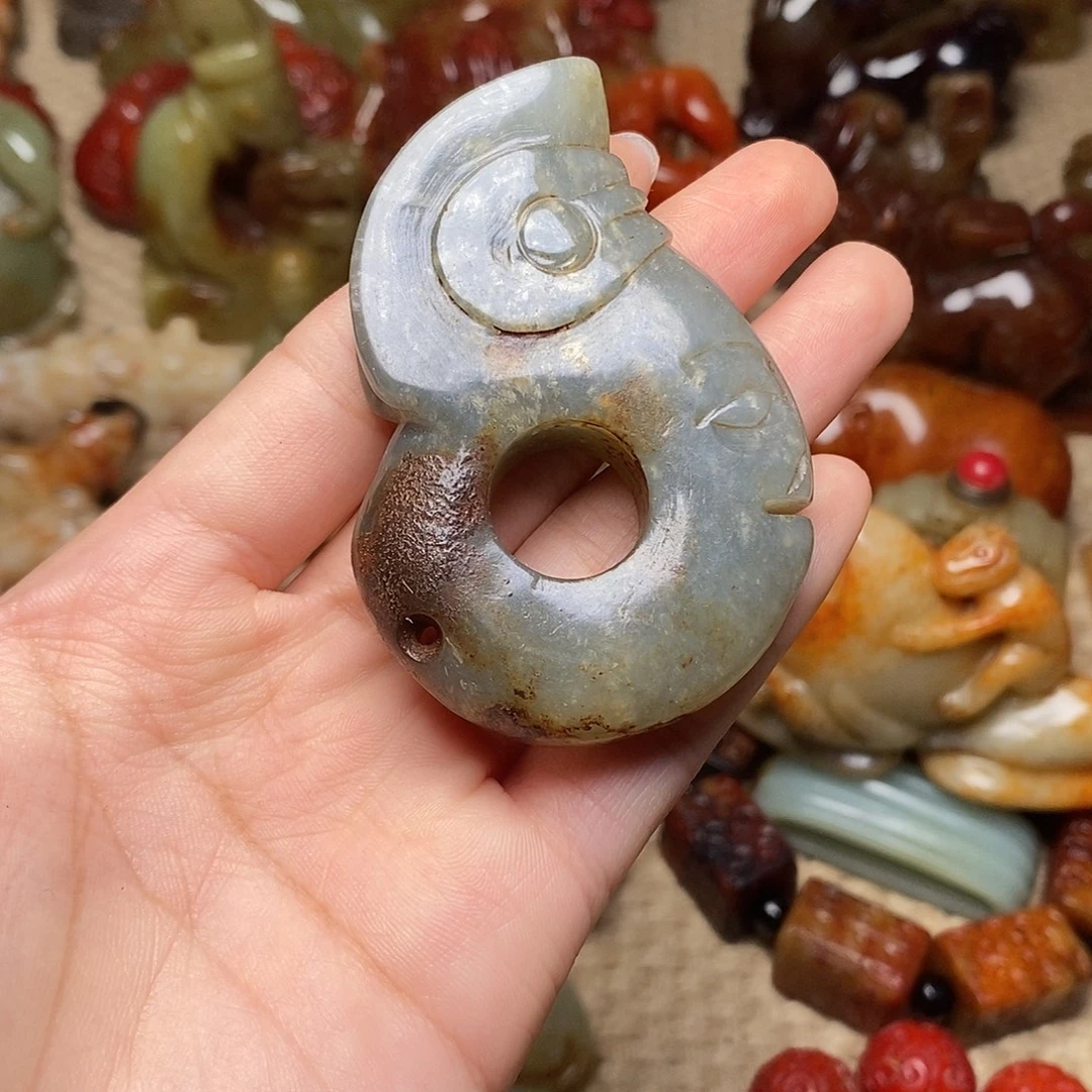 蛇纹石玉未镶嵌颈饰