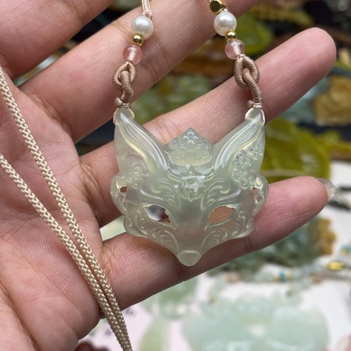 蛇纹石玉未镶嵌颈饰