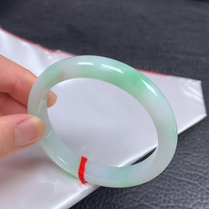 翡翠未镶嵌手镯