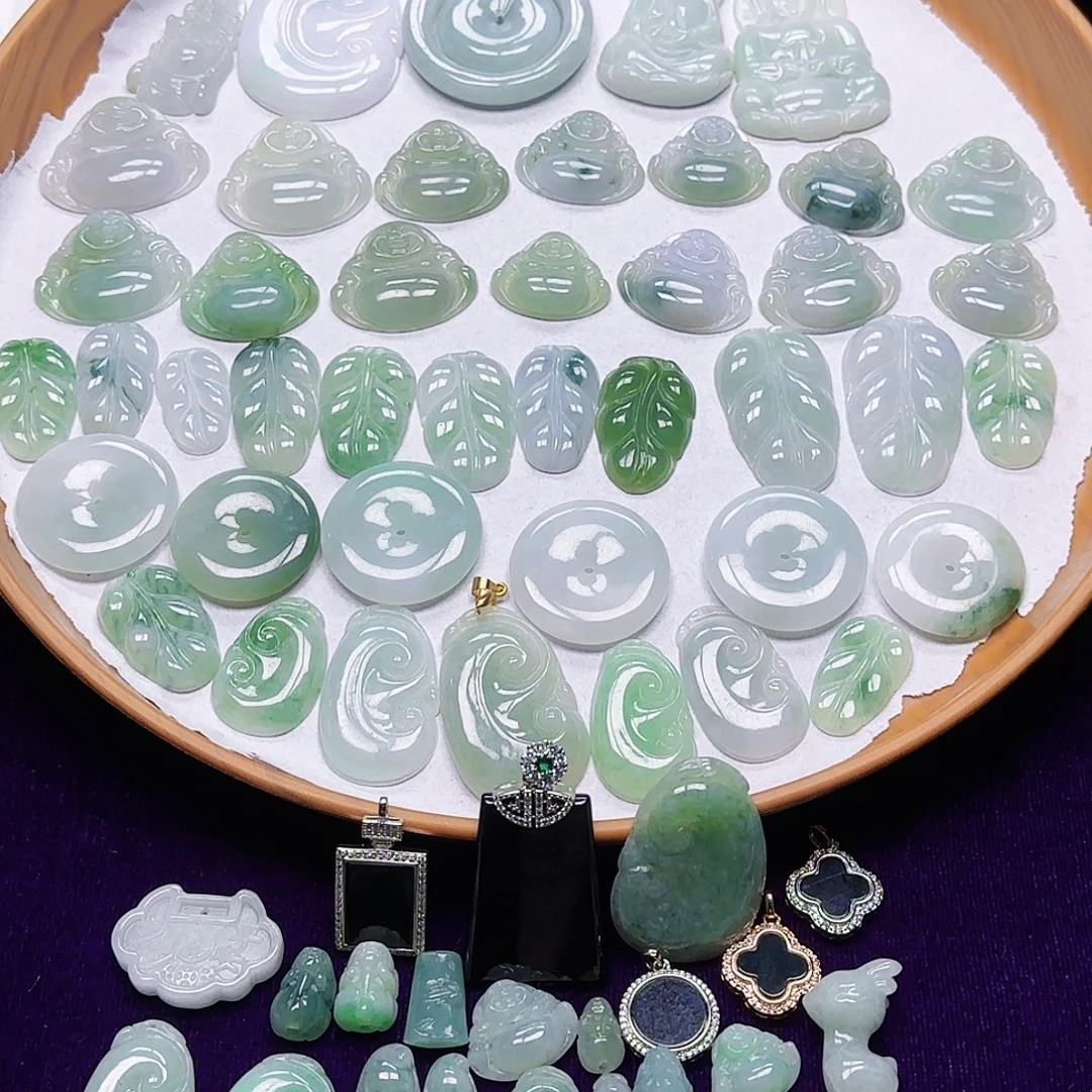 翡翠未镶嵌吊坠(赠链)翡翠