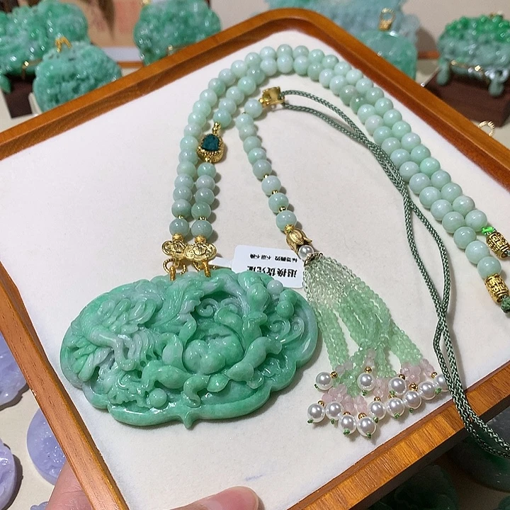 翡翠未镶嵌颈饰翡翠吊坠