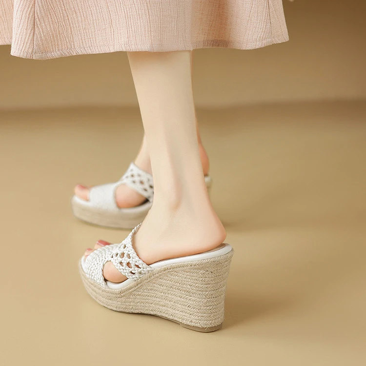 轻奢鞋子新款舒适编织露趾百搭法式高跟坡底一字拖鞋夏季外穿薄款