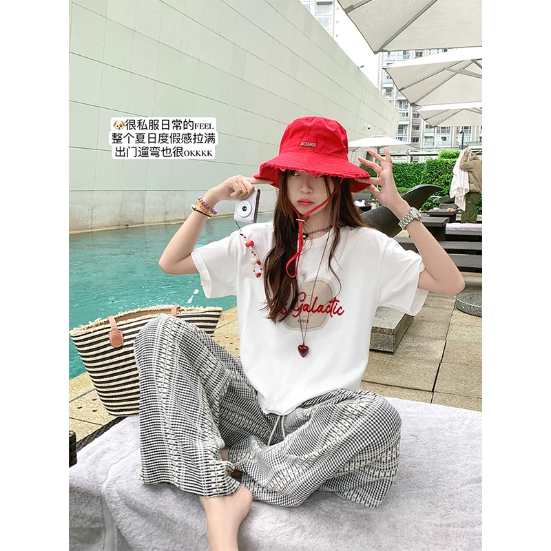 曾小咸休闲百搭米白色苹果印花圆领短袖T恤Z252TXS1344