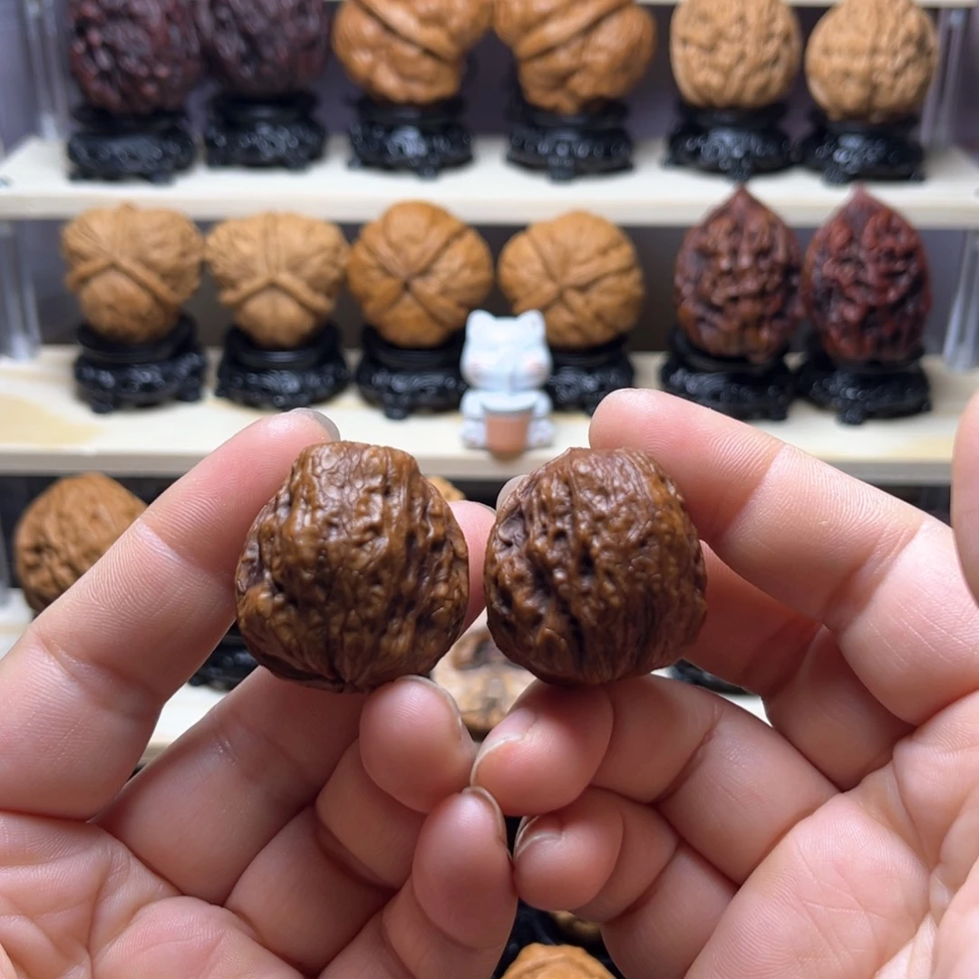 文玩核桃吊坠7w七彩龙脊35尺