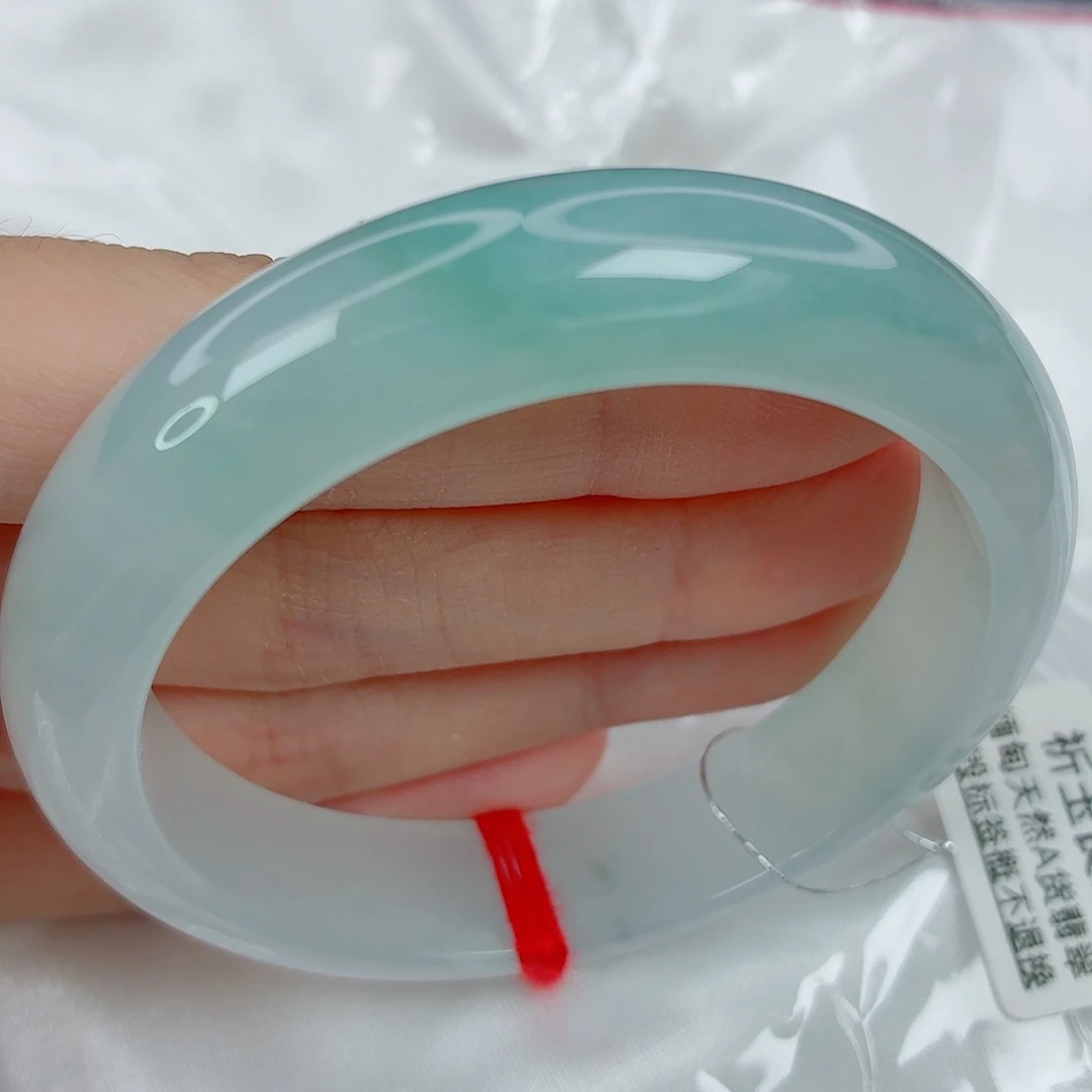 翡翠未镶嵌手镯53.3正圈，果冻胶底，起光，性价比高，强推