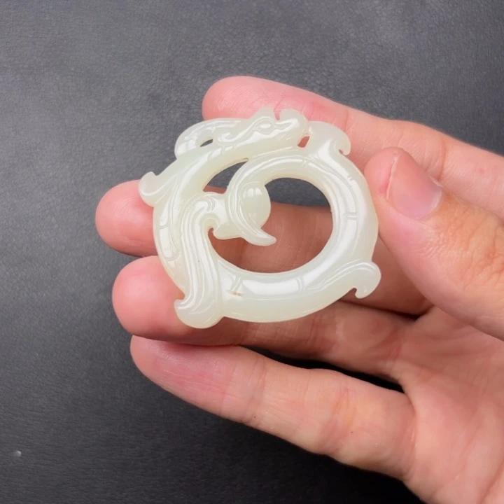 十***.和田玉未镶嵌颈饰