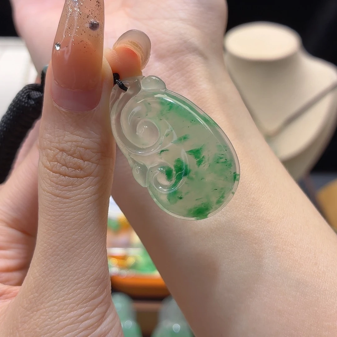 石英质玉未镶嵌颈饰